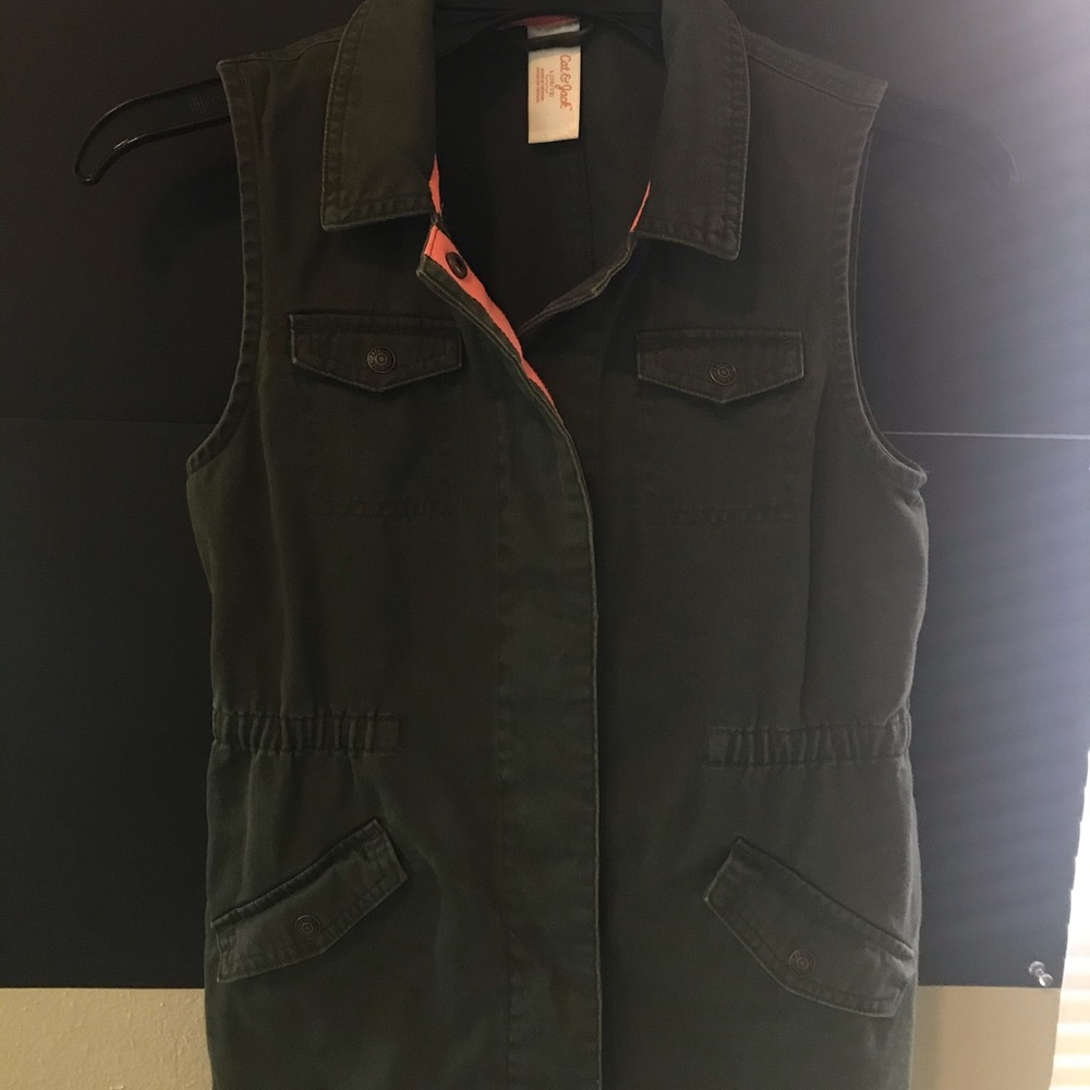 Camouflage green vest